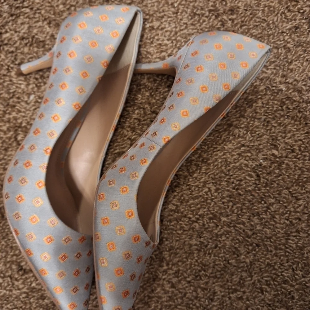 Charles David Gray Pointed-Toe Heels with Gold Diamond Pattern